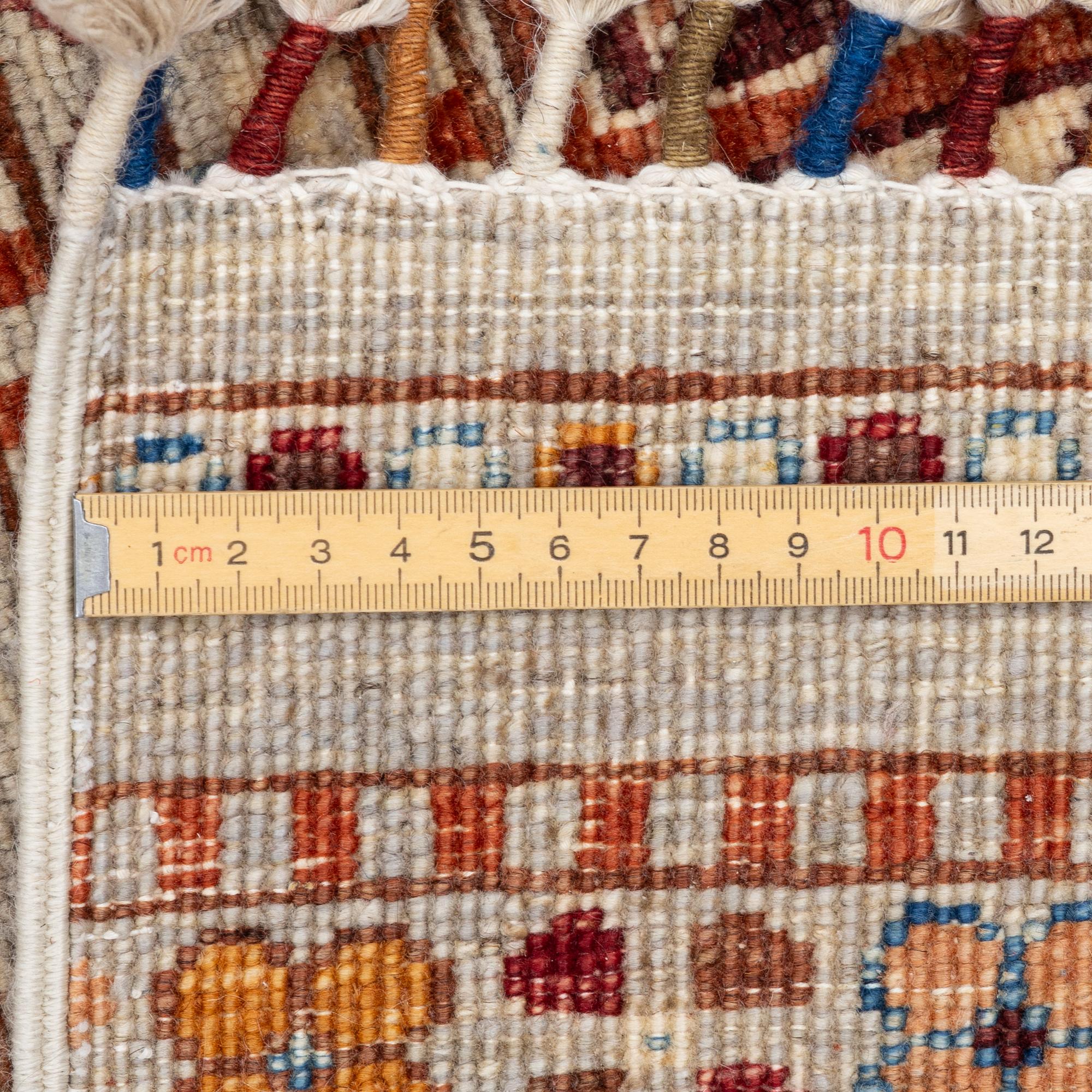 Rug, Pakistan, modern design. 251 x 173 cm.