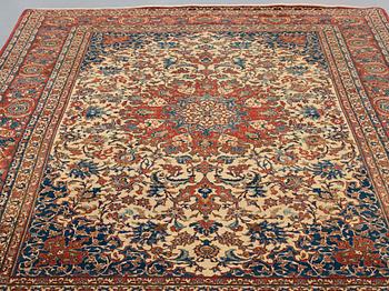 A CARPET, a semi-antique Esfahan, ca 334 x 237,5 cm.