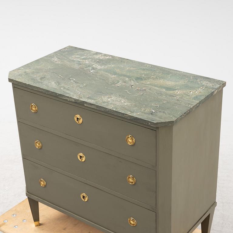 Byrå med stenskiva, 1900-talets första hälft.