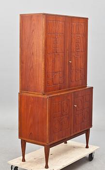 SKÅP. "Krus" Yngve Ekström, märkt Westbergs Möbler AB i Tranås, 1950-tal.