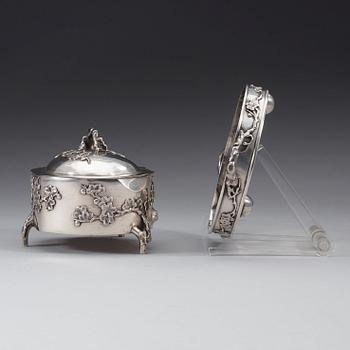 A Chinese export silver box with cover and tray by an unidentified maker, early 20th Century.