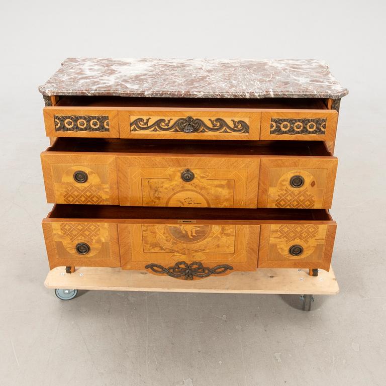 Byrå Gustaviansk stil 1900-talets mitt.