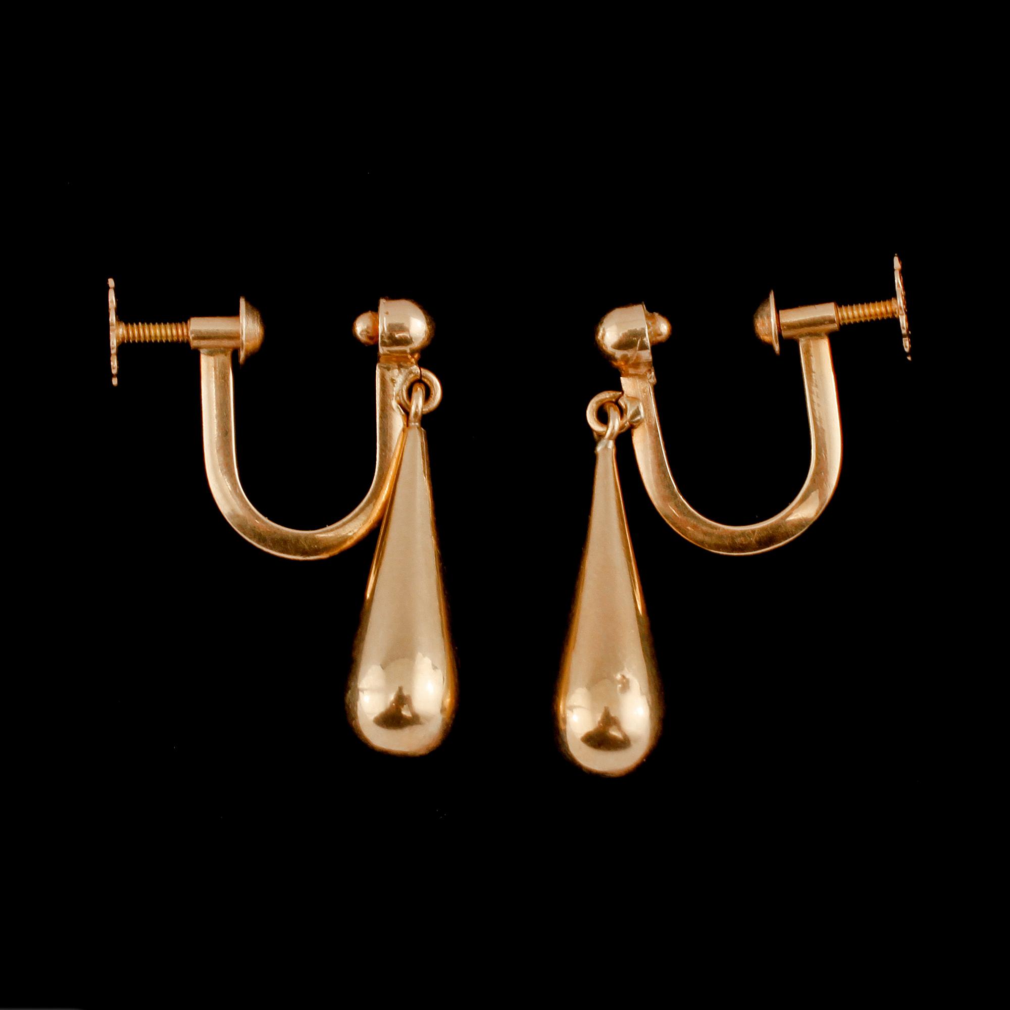 ÖRHÄNGEN, 3 par, 18k och 14k guld samt odlade pärlor, 1900-talets andra hälft. Vikt 6 g.