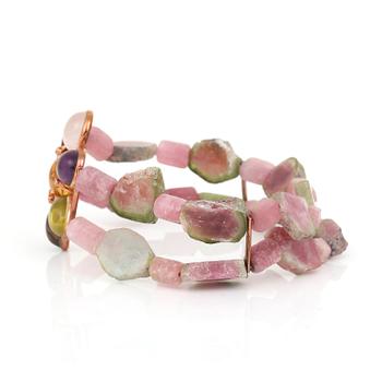 ARMBAND, förgyllt silver, tvårådiga ofasetterade 'vattenmelon'-turmaliner samt bla ametister och peridoter.