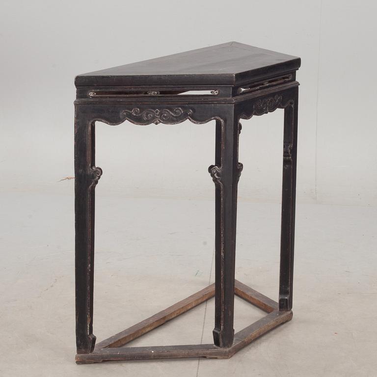KONSOLBORD, Kina, 18/1900-tal.