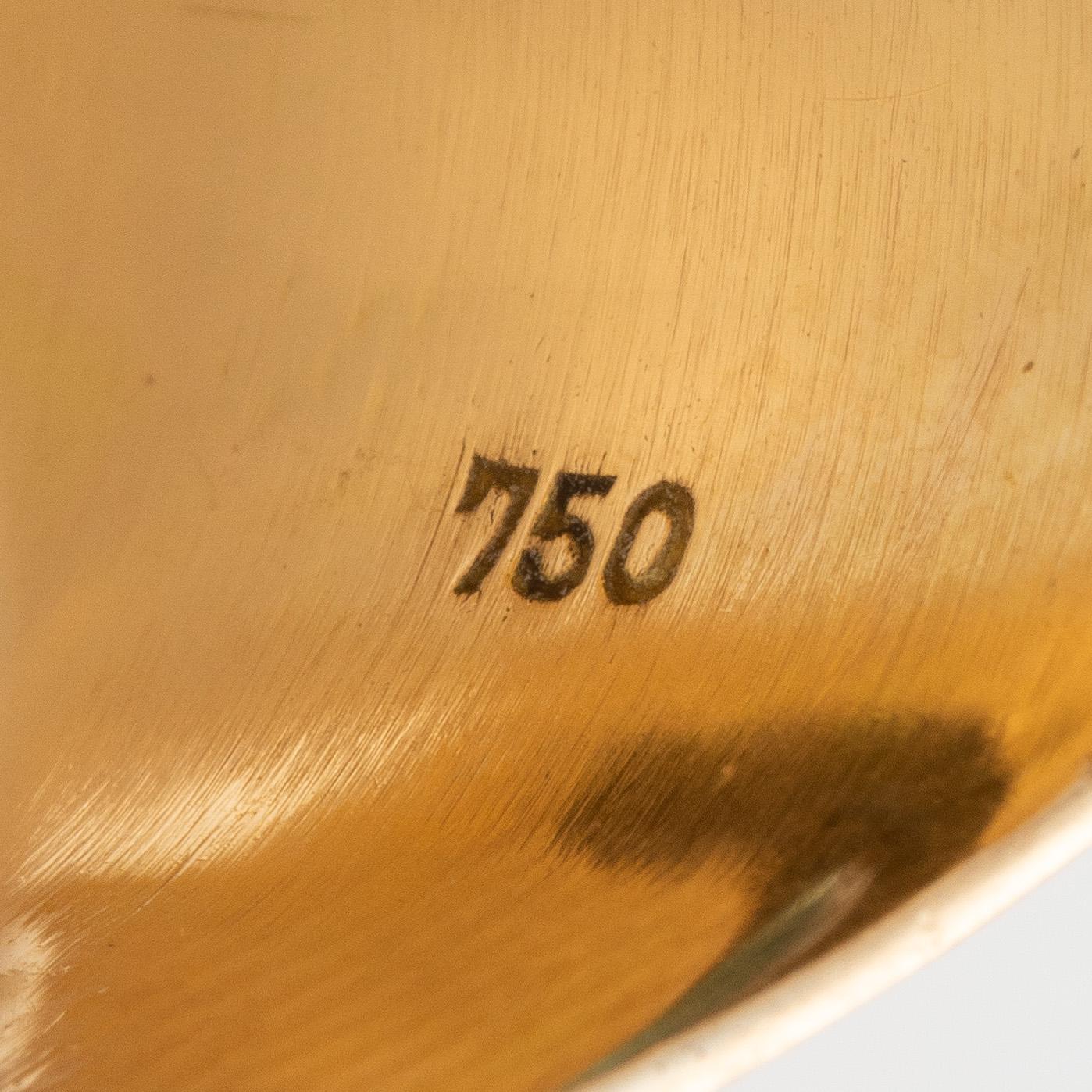 Ring in 18K gold with a carved tourmaline.