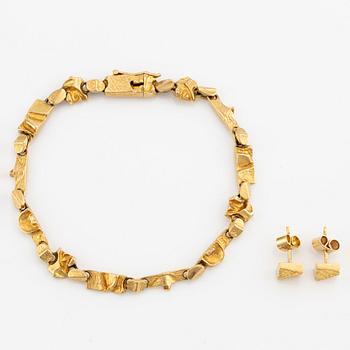 Lapponia, a bracelet and a pair of earrings, 18K gold.