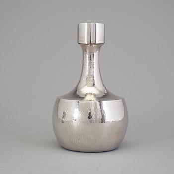 a silver carafe and six vodka cups by Erik Löfman 1929-1994 for K G Markströms AB, Uppsala 1978. Weight ca 1122 gram.