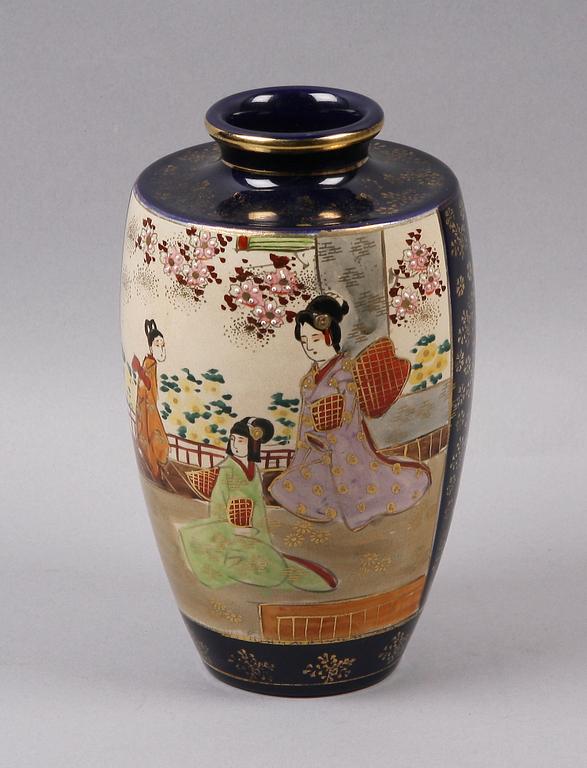 VAS, porslin, Satsuma, Japan.