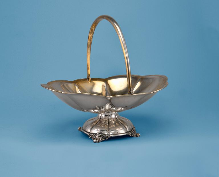 A BREAD BASKET, 13L silver. Roland Mellin, Helsinki 1880. Weight 730 g.