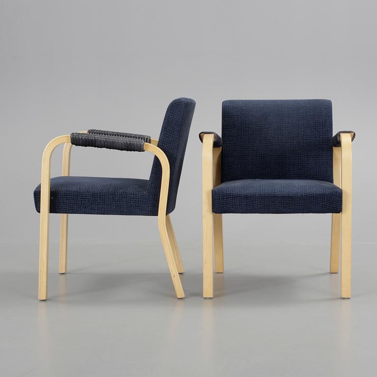 KARMSTOLAR, ett par, nr 26, Alvar Aalto, Artek.