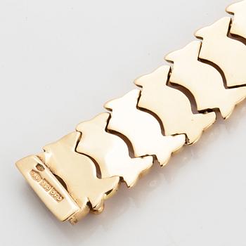 18K gold bracelet.