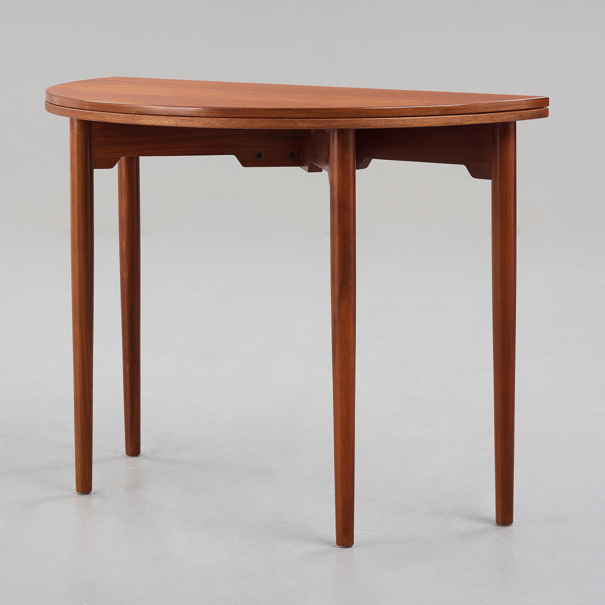 HANS J WEGNER, a model "2081" table for Fritz Hansen, Denmark 1969.