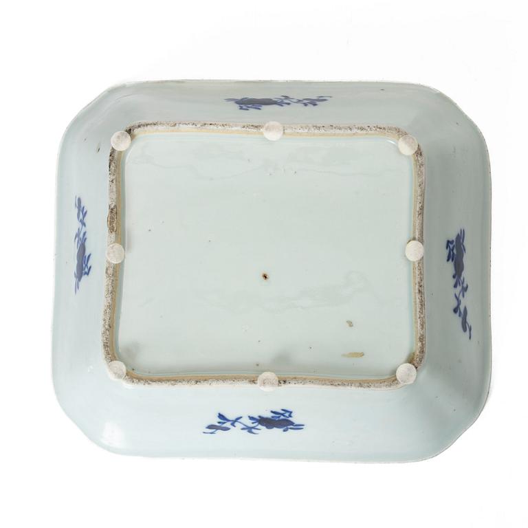 Terrin med lock, porslin Kina 1800-tal.