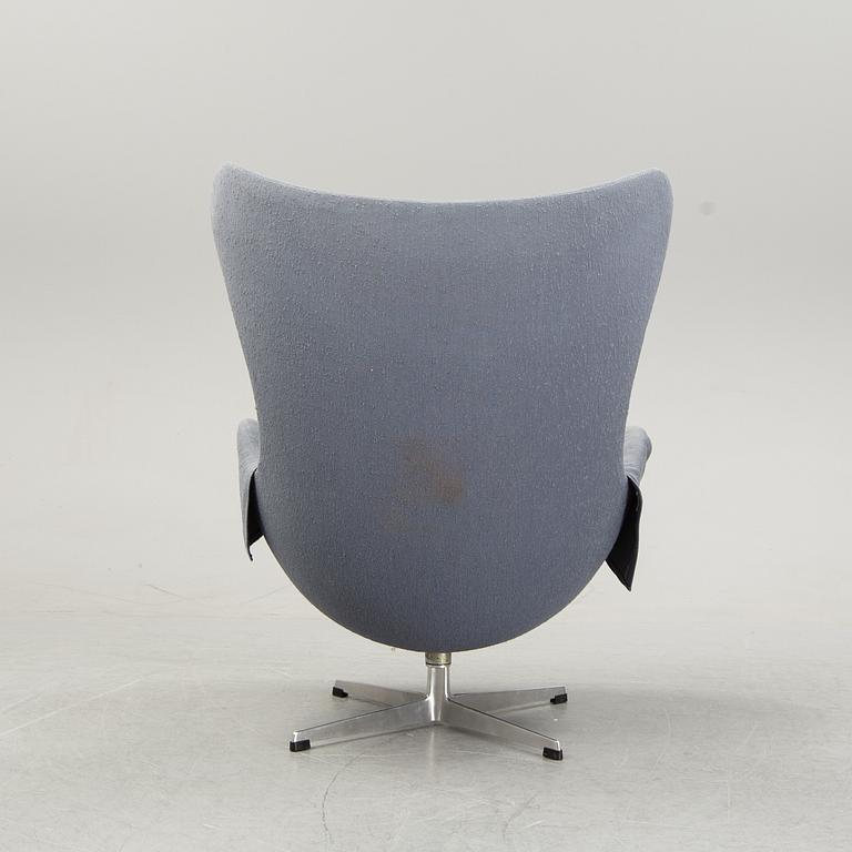 An 'Egg Chair' by Arne Jacobsen for Fritz Hansen, designed 1958.