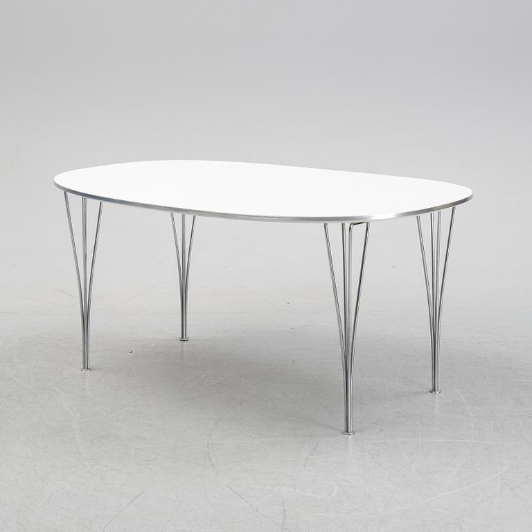 Bruno Mathsson & Piet Hein, "Superellips", Fritz Hansen, datert 1988.