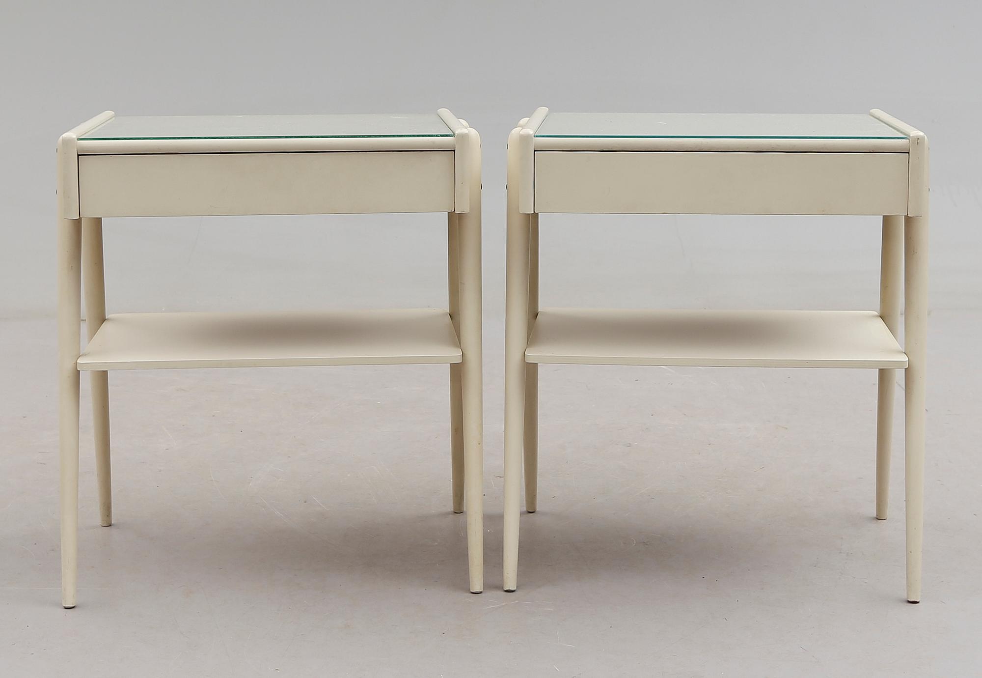 SÄNGBORD, 1 par, AB Carlström & Co Möbelfabrik, 1900-talets andra hälft.