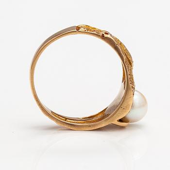 Björn Weckström, A 14K gold ring "Lappland spring" with a cultured pearl. Lapponia 1967.