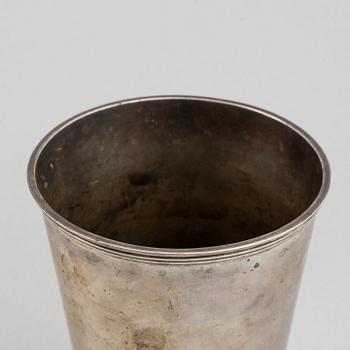 A silver beaker by C.F. Carlman, an inscription underneath, dated 1939.