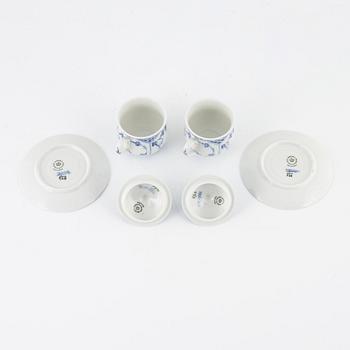 A pair of porcelain custard cups with covers, Royal Copenhagen, Denmark.