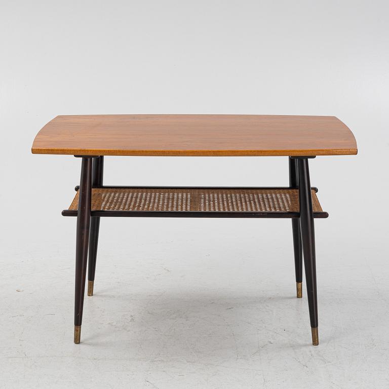 A mid 20th century coffee table.