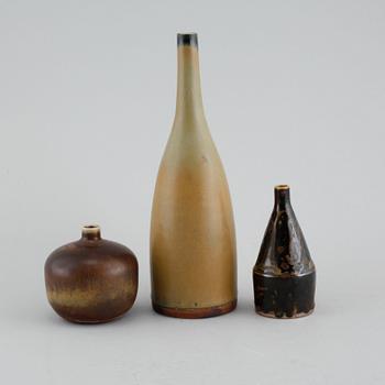 Two miniatures and one vase, unique stoneware pieces, by CARL-HARRY STÅLHANE, Rörstrand, third quarter of 20th century.