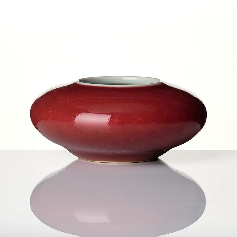 A claire de lune and a underglaze red brush washer, late Qing dynasty with Guangxu mark and early 20th century.