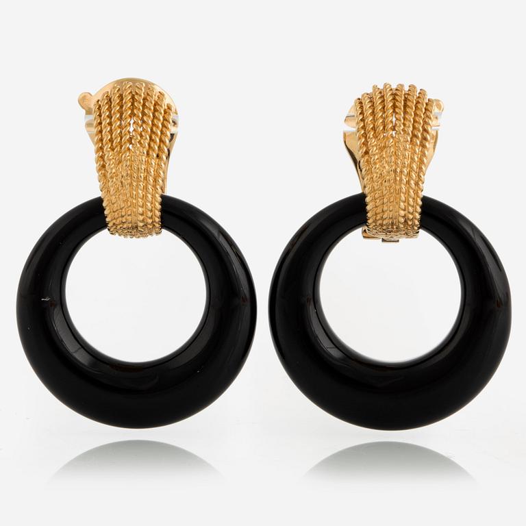 Van Cleef & Arpels ett par örhängen "Doorknocker" 18K guld med tre par utbytbara ringar.