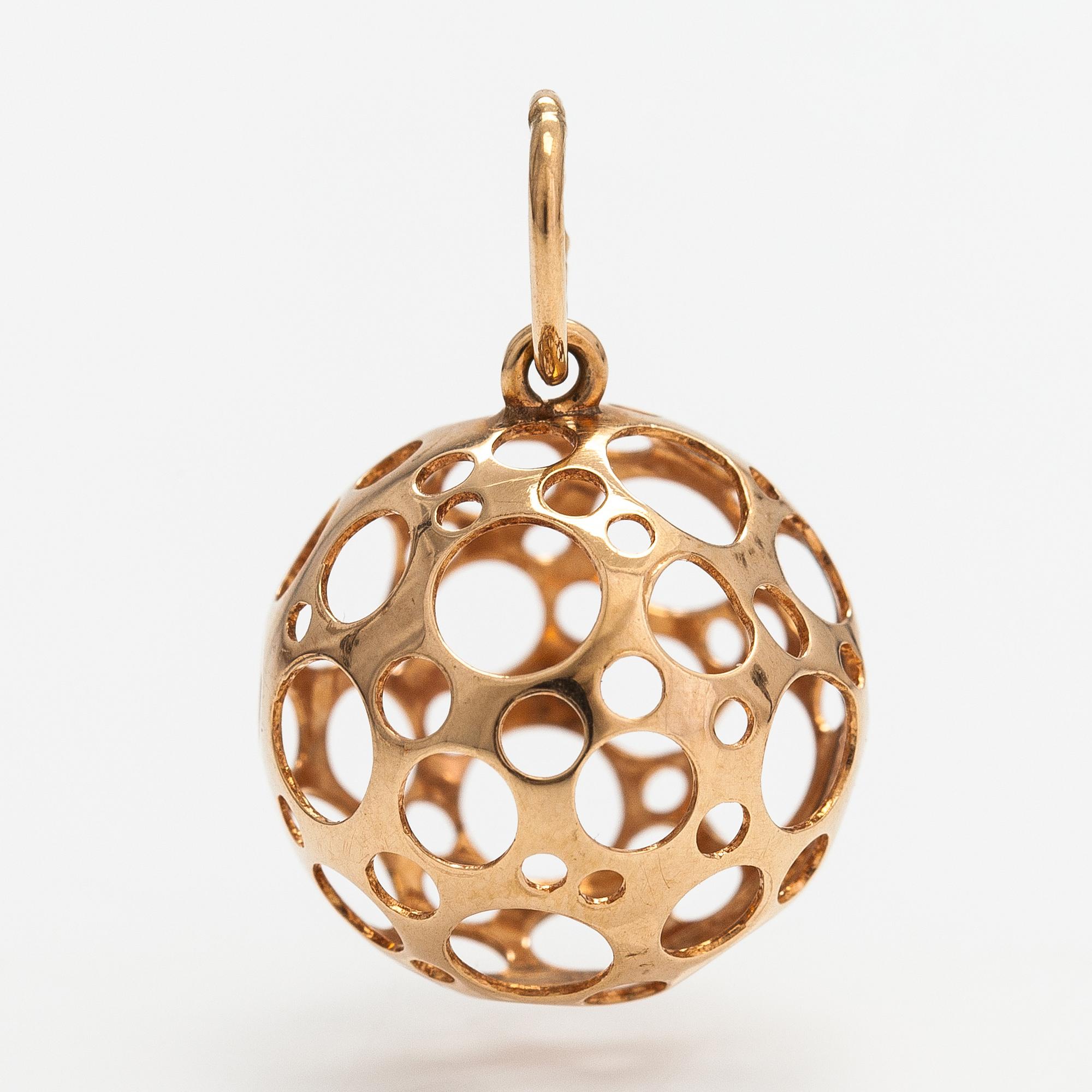 Liisa Vitali, Örhängen, 2 par, och hänge "Leppäkerttu". Westerback, Helsingfors.