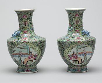 VASER, ett par, porslin, Kina, 1900-tal.