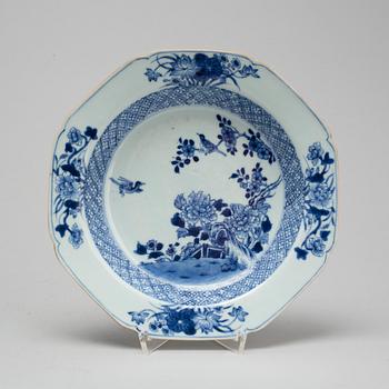 Six blue and white export porcelain dishes, Qing dynasty, Qianlong (1736-95).