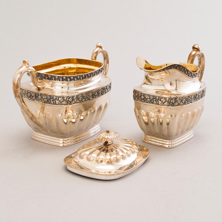 JUHO TEPPONEN, a lidded sugar bowl and a cream jug in silver with gilt interior, Helsinki 1936.