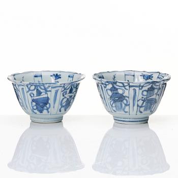 Two blue and white bowls, Ming dynasty, Wanli (1572-1572-1620).