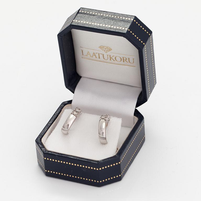 ÖRHÄNGEN, 14K vitguld, diamanter ca 0.42 ct tot. Silván.