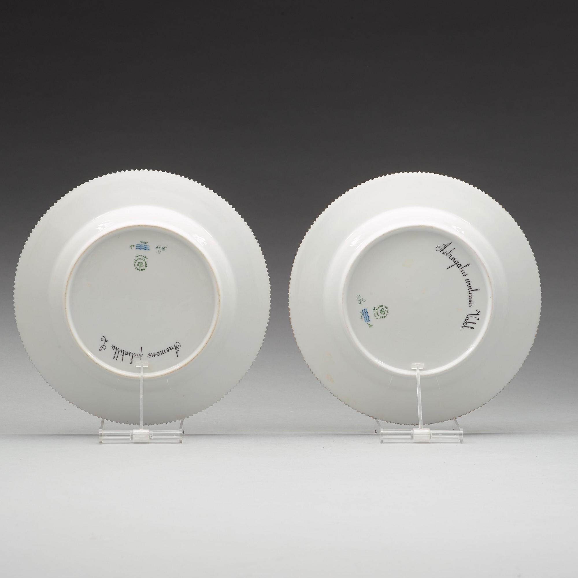 A set of seven Royal Copenhagen 'Flora Danica' dinner plates, 20th Century.