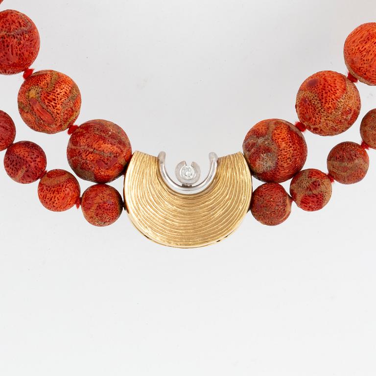 OLE LYNGGAARD, coral bead necklace, clasp with diamond.