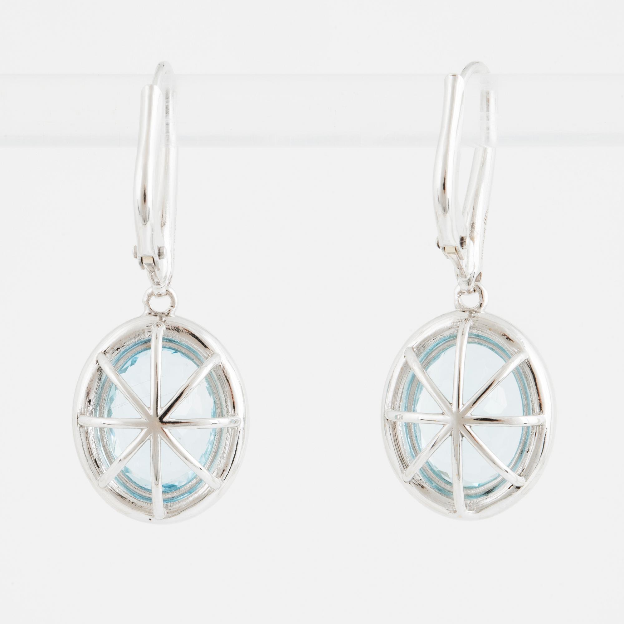 A pair of 18K gold earrings set with faceted aquamarines.