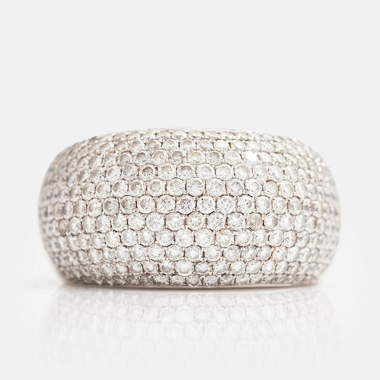 RING, 18K vitguld, briljantslipade diamanter ca 2.067 ct tot.