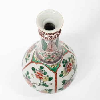 Vas, porslin. Qingdynastin, Kangxi (1662-1722).