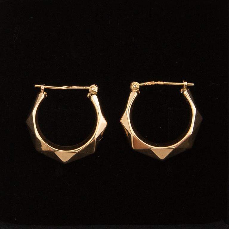 Earrings, a pair of 18K gold.