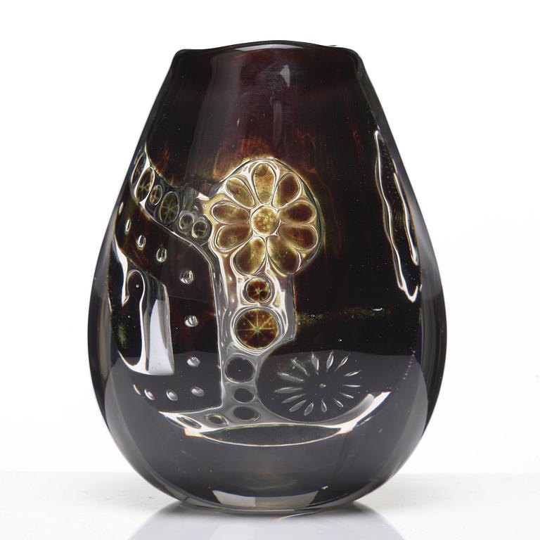 Edvin Öhrström, an "Ariel" glass vase, Orrefors 1957.