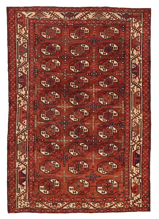 Matto, an antique Yomoud khali (main carpet), ca 244-249,5 x 172,5-174,5 cm.