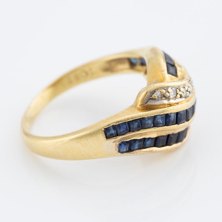 Ring, 18K gold with sapphires and small brilliant-cut diamonds.