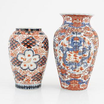 Seven pieces of Japanese Imari porcelain, around 1900 and early 20th century.