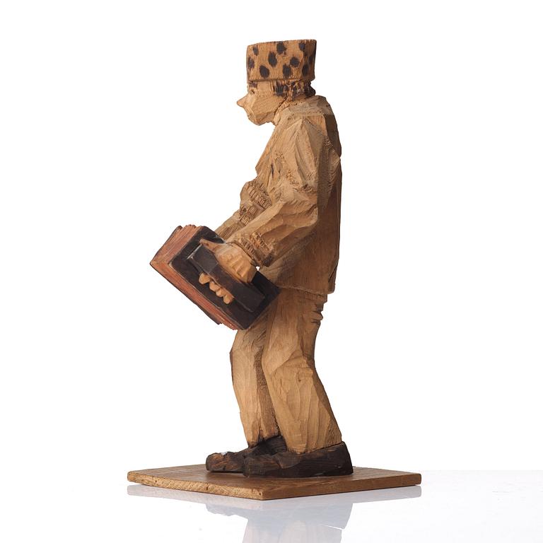 Axel Petersson Döderhultarn, Standing accordionist.