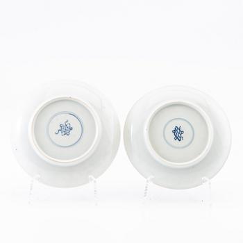 Two famille verte cups with saucers, Qing dynasty, Kangxi (1662-1722).