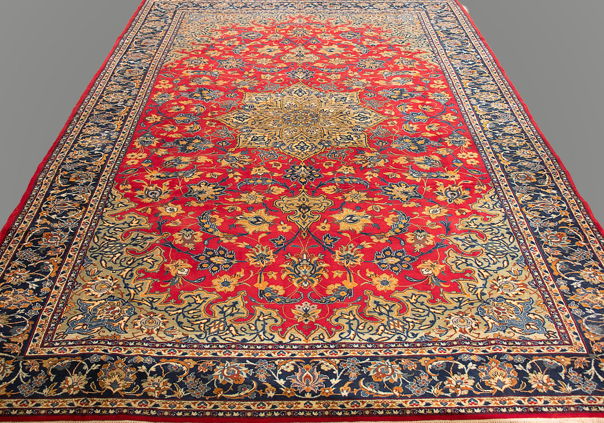 A CARPET, Najafabad, Signerad Enteshari, ca 470 x 338 cm.