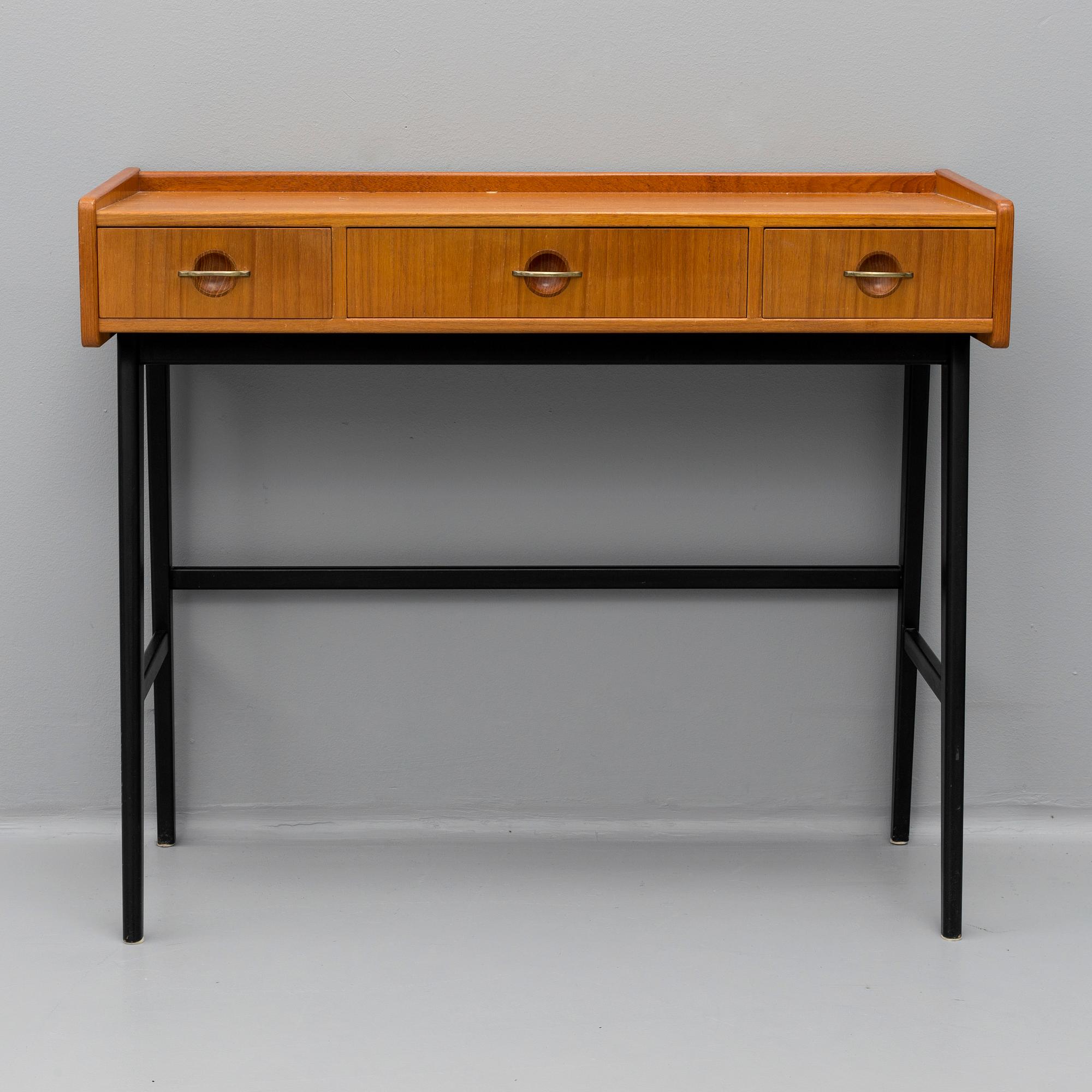 a 1950's dressing table.
