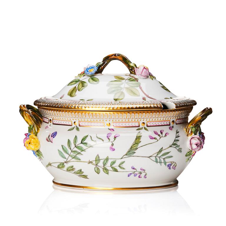 Terrin med lock, porslin. Royal Copenhagen, "Flora Danica", Danmark, 1900-tal.
