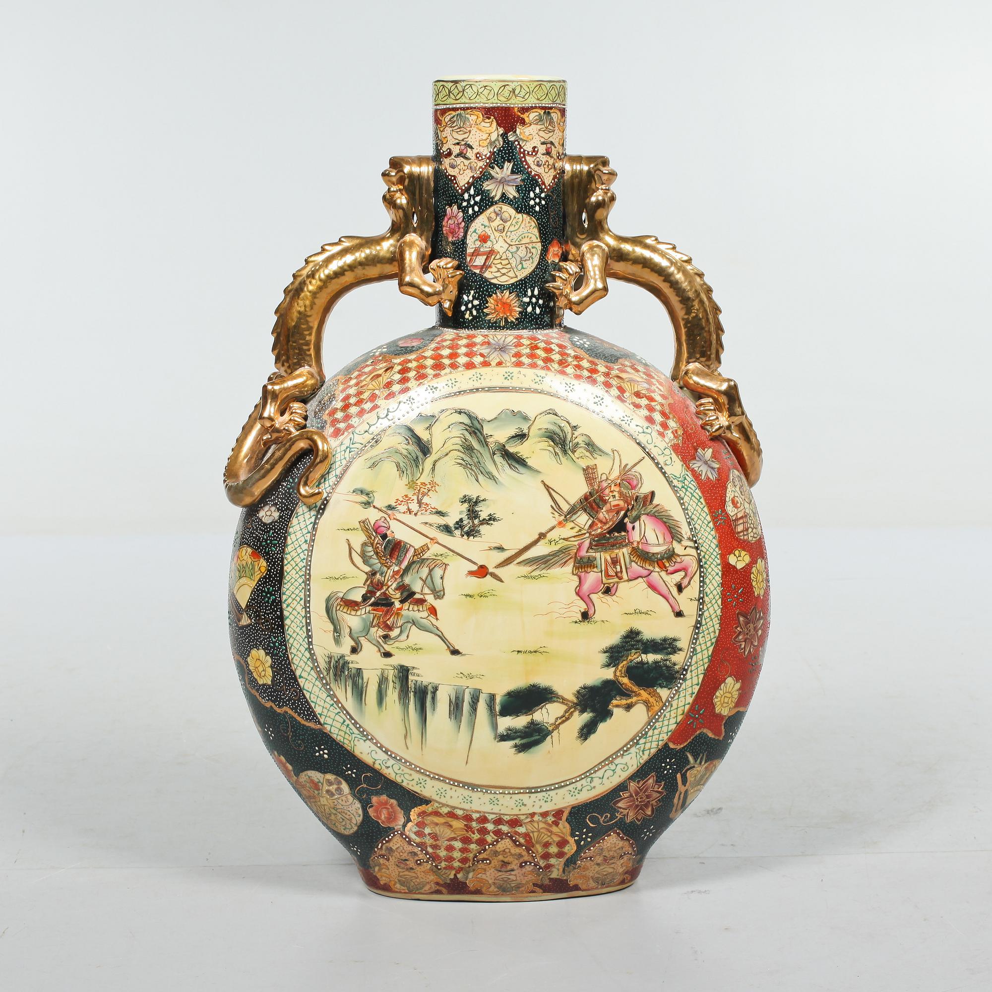 PILGRIMSKRUS, porslin, Japan, 1900-tal.